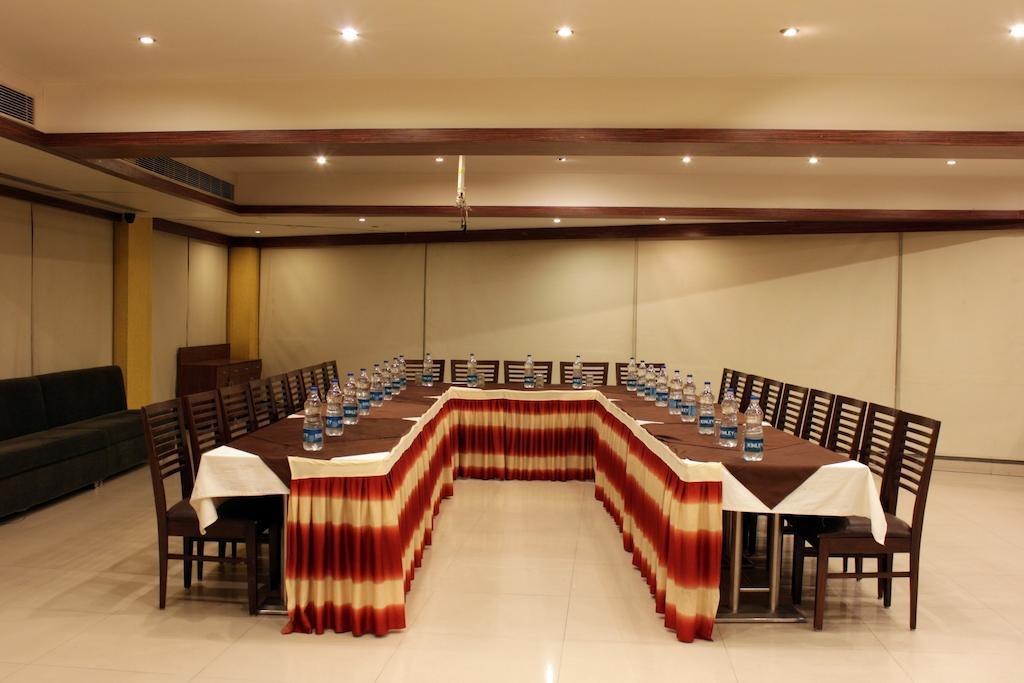 Hotel Ashray Inn Ahmedabad Exterior foto