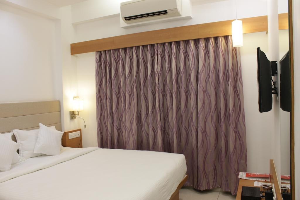 Hotel Ashray Inn Ahmedabad Zimmer foto